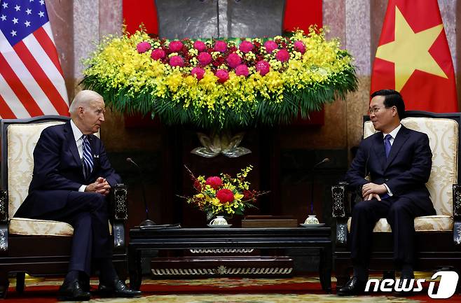 조 바이든 미국 대통령이 11일(현지시간) 베트남을 국빈 방문해 하노이 주석 궁에서 보 반 트엉 국가 주석과 회담을 하고 있다. 2023.9.12 ⓒ 로이터=뉴스1 ⓒ News1 우동명 기자