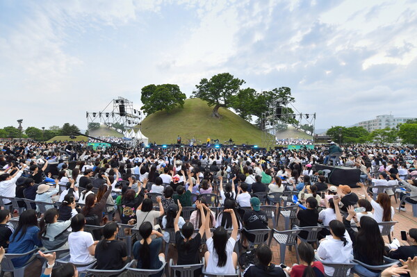 한수원은 지난 15일 경주 봉황대에서 문화예술공연을 개최했다. ⓒ한국수력원자력
