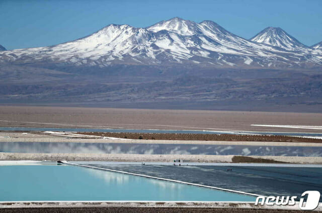 칠레 아타카마 사막의 아타카마 염원에 있는 리튬 광산. 18.08.16 © 로이터=뉴스1 © News1 김예슬 기자