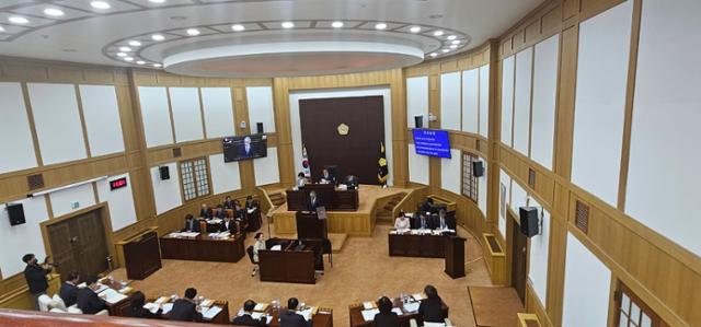 경북 경산시의회가 지난 16일 제254회 임시회 제2차 본회의를 열고 있다.