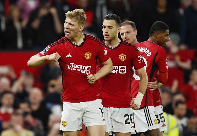 회이룬(왼쪽)이 뉴캐슬전 득점 후 포효하고 있다. 사진=EPA 연합뉴스