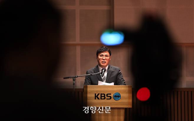김의철 당시 KBS 사장이 2023년 6월8일 서울 여의도 KBS 아트홀에서 수신료 분리징수에 대한 기자회견을 하고 있다. 김창길 기자