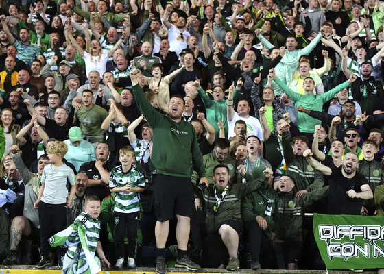 Celtic fans celebrate in the stands after clinching the title following the Scottish Premiership match between Celtic and Kilmarnock at Rugby Park in Kilmarnock, Scotland on Wednesday. [AP/YONHAP]