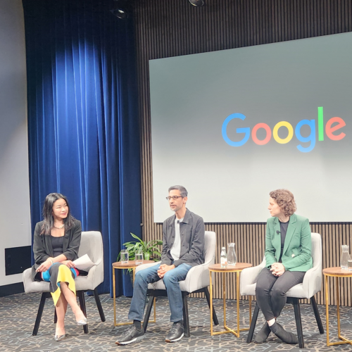 순다르 피차이 구글 CEO(가운데)가 15일(현지시간) 미국 캘리포니아주 마운틴뷰 구글 본사에서 열린 기자간담회에서 발언하고 있다. <사잔=이덕주 기자>