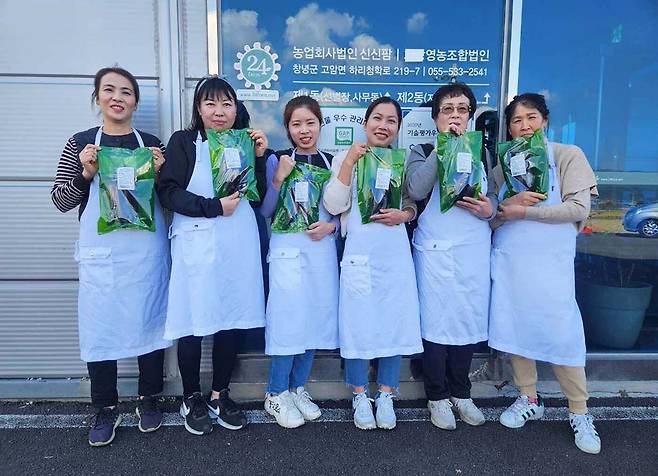 농업회사법인 신신팜 직원들. [쿠팡 제공]