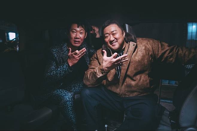 ‘범죄도시4’에서 카지노 영업꾼으로 나온 김호준과 마동석(ABO엔터테인먼트 제공)