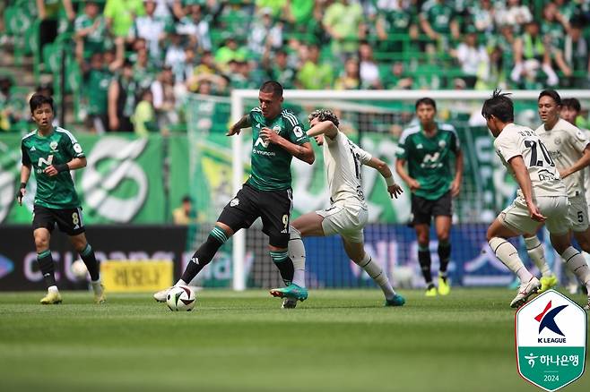 전북 현대 공격수 티아고(가운데). /사진=한국프로축구연맹 제공
