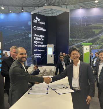 옴 샨커 길바코 부사장(왼쪽)과 신정호 SK시그넷 대표.[SK시그넷 제공. 재판매 및 DB 금지]