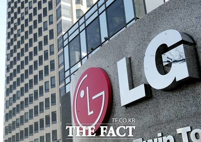 LG에너지솔루션이 한화 큐셀 미국 법인과 총 4.8기가와트시 규모의 ESS 배터리 공급 계약을 체결했다. /더팩트DB