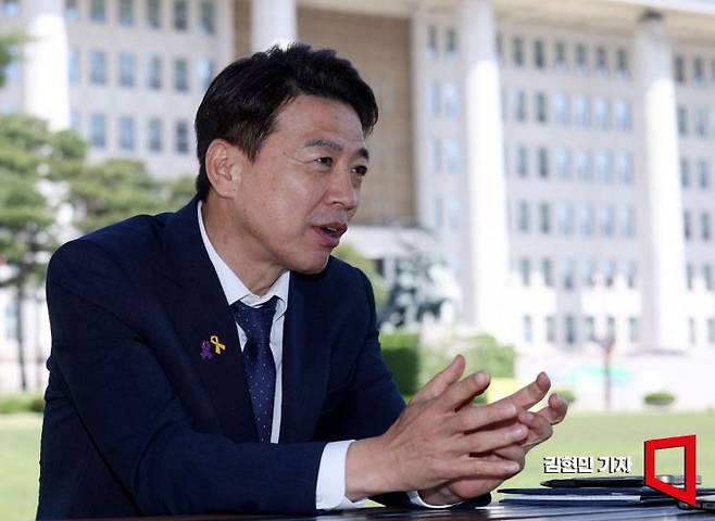 부승찬 더불어민주당 당선인 14일 국회에서 아시아경제와 인터뷰를 하고 있다. 사진=김현민 기자 kimhyun81@