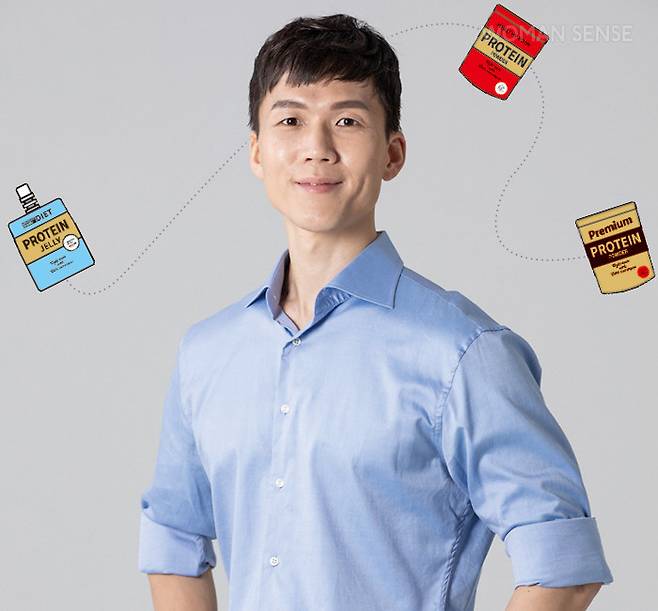 이호욱 영양학 강사 •유튜브 채널 <우수한 영양학> 운영 •바이오셀 연구소장 •우수에듀케이션(영양교육센터) 대표강사 서울대학교에서 식품영양학 및 체육교육학 석사 과정 이수 후 스포츠 영양사로서 운동선수 대상 영양 컨설턴트로 일하다가 현재는 건강과 운동, 영양에 관한 강의와 컨설팅, 책 집필 등 다양한 활동을 이어가고 있는 영양학 전문 강사.