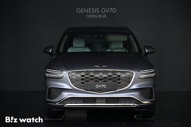 제네시스 브랜드가 17일 경기도 용인 제네시스 수지에서 럭셔리 중형 SUV 'GV70 부분변경 모델'을 미디어에 공개하고 있다./사진=이명근 기자 qwe123@