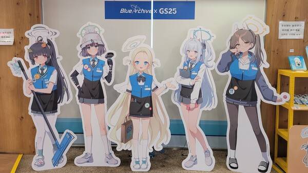 - 매장 내부에 들어가면 이번 컬래버의 주역들이 반겨준다