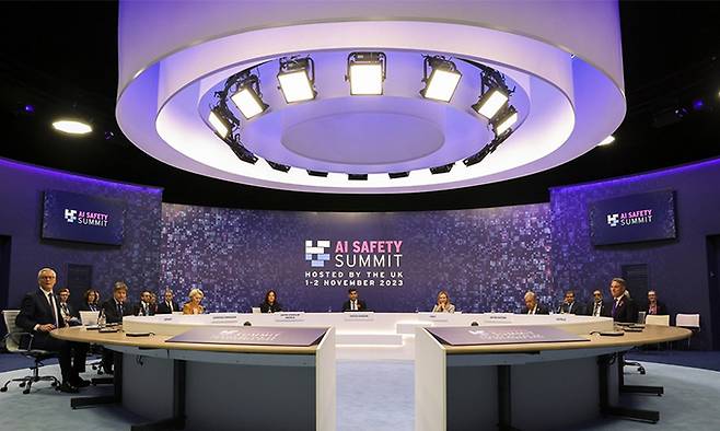 지난 2023년 11월 2일 영국 블레츨리 파크에서 제1회 AI 안전 정상회의(AI Safety summit)가 열리고 있다. 연합뉴스