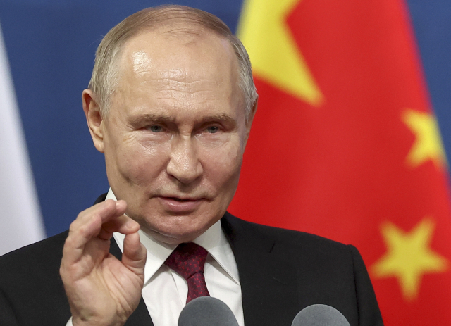 중국을 국빈 방문한 블라디미르 푸틴 러시아 대통령이 17일 하얼빈공대에서 열린 교류 행사에서 연설을 하고 있다. EPA 연합뉴스