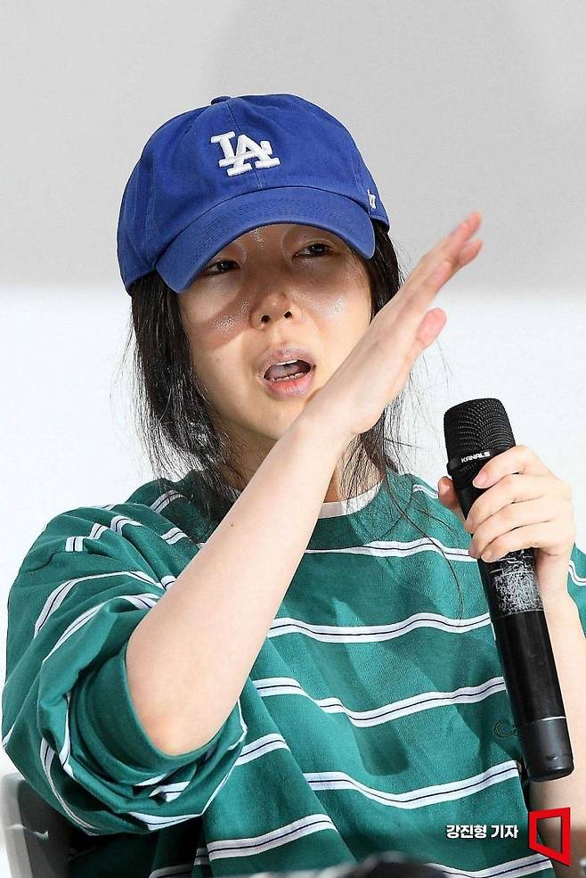 민희진 어도어 대표가 지난달 25일 서울 서초구 한국컨퍼런스센터에서 모회사 하이브와의 갈등 사태와 관련해 입장 발표를 하고 있다. 사진=강진형 기자aymsdream@