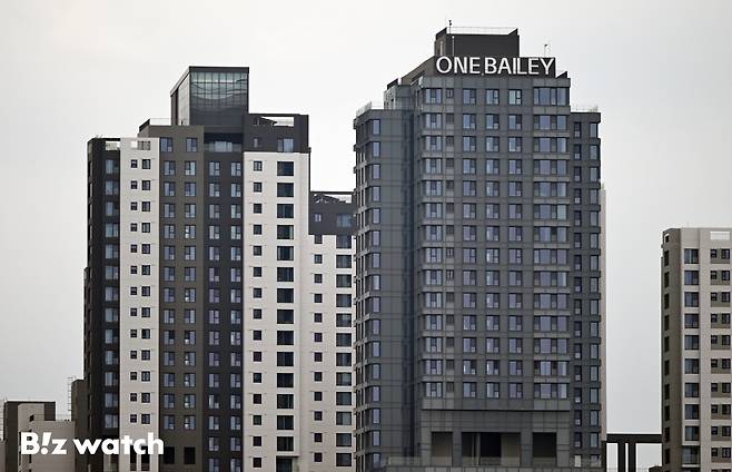 서울 서초구 반포동 '래미안 원베일리'가 1가구에 대한 일반 분양을 진행한다. 시세 차익은 20억원에 달할 것으로 예상되고 있다. 사진은 20일 래미안 원베일리 모습./사진=이명근 기자 qwe123@