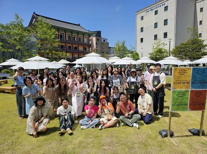 19일 포항청춘센터＆청년창업플랫폼 정원에서 플플마켓이 열렸다.
