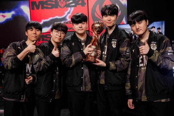 중국 청두에서 열린 2024 MSI(미드 시즌 인비테이셔널)에서 우승을 차지한 젠지 e스포츠 선수단. 왼쪽부터 '리헨즈' 손시우, '기인' 김기인, '캐니언' 김건부, '쵸비' 정지훈, '페이즈' 김수환 (라이엇게임즈 제공)