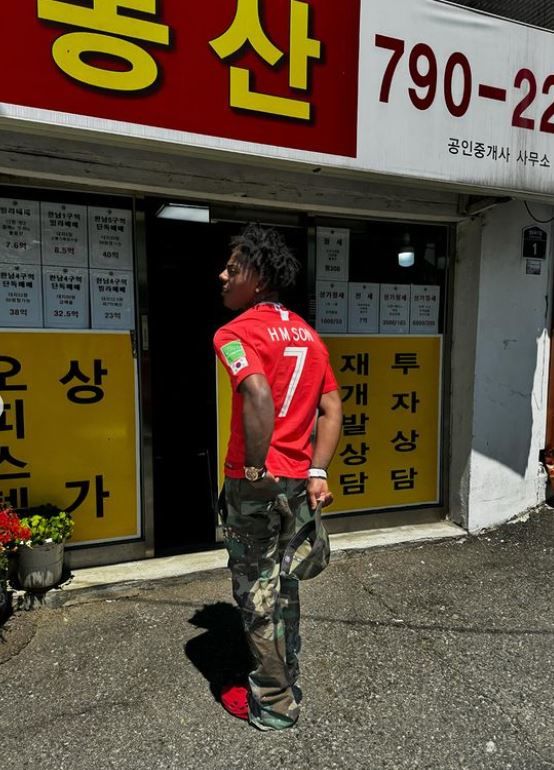 [서울=뉴시스] 한국에 방문해 건물 앞에서 사진을 찍은 아이쇼스피드 (사진=아이쇼스피드 인스타그램) 2024.5.20. photo@newsis.com *재판매 및 DB 금지 *재판매 및 DB 금지