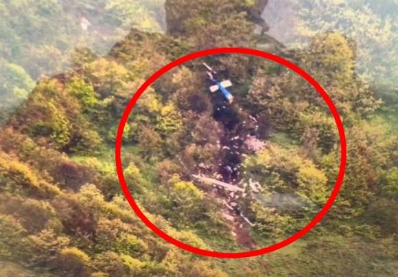 라이시 대통령 일행이 탑승했던 헬기는 짙은 안개와 폭우 등 악천후 속에 비행하다가 동아제르바이잔주 중부 바르즈건 인근의 디즈마르 산악 지대에 추락한 것으로 전해졌다. / 사진=이란 적신월사