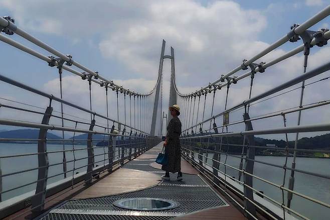 탑정호 출렁다리 풍경