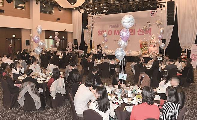 독신세를 도입하면 사회적 갈등이 벌어질 공산이 크다.[사진=뉴시스]