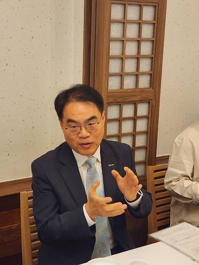 조한교 중소벤처기업진흥공단 인력성장이사가 21일 서울 여의도 한 식당에서 열린 오찬간담회에서 올해 중점 지원 방향에 대해 설명하고 있다. (사진=중소벤처기업진흥공단)