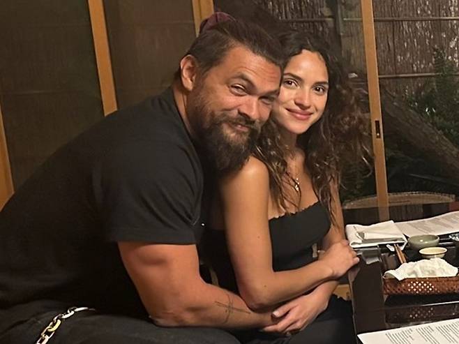 배우 제이슨 모모아, 아드리아 아르호나 커플. 사진 | 개인 채널