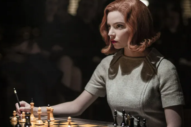 넷플릭스 미니시리즈 <퀸스 갬빗>은 안야 테일러 조이의 이름을 전세계에 널리 알리는 계기가 됐다. 넷플릭스 제공