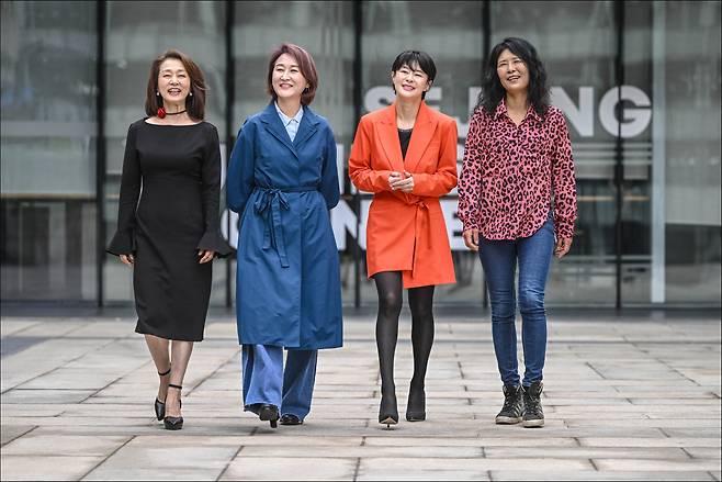 (From left) Actors Moon Hee-kyung, Wang Eun-sook, Ye Ji-won and Hwang Seok-jeong of "Spring, Again" pose for photos at the Sejong Center for The Performing Arts on Monday. (Sejong Center)