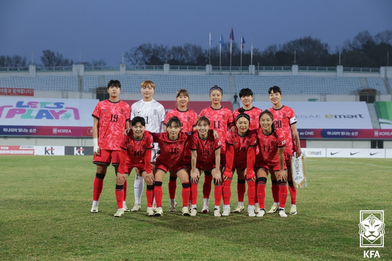 The Korean women's national team poses for a photo before a friendly against the Philippines at Icheon Sports Complex in Icheon, Gyeonggi, last month. [KOREA FOOTBALL ASSOCIATION]