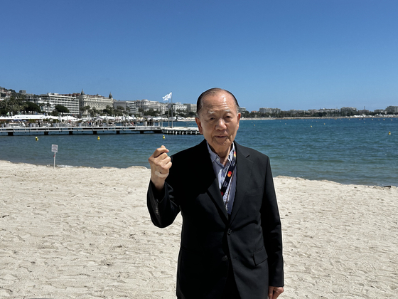 BIFF founder Kim Dong-ho poses at the Cannes Croisette coast, near where the Korean Film Council’s booth stands, last Saturday. [BECK U-NA]