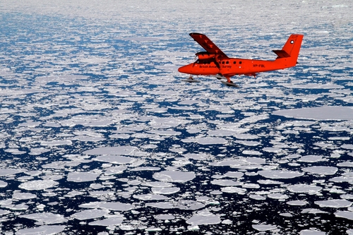 남극 해빙 조사하는 영국 남극연구소 항공기 [BAS/Adam Bradley 제공. 재판매 및 DB 금지]