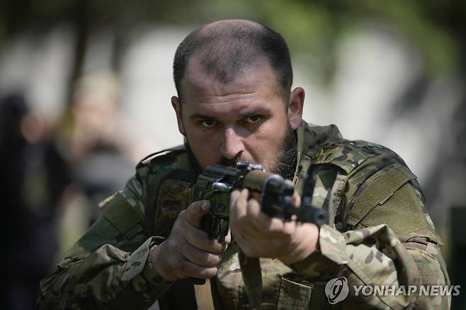 훈련중인 우크라이나군 신병(기사와 직접 관련 없음) [AP 연합뉴스 자료사진 재판매 및 DB 금지]
