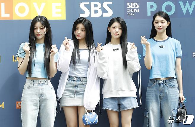 걸그룹 아일릿 민주(왼쪽부터)와 모카, 원희, 윤아 ⓒ News1