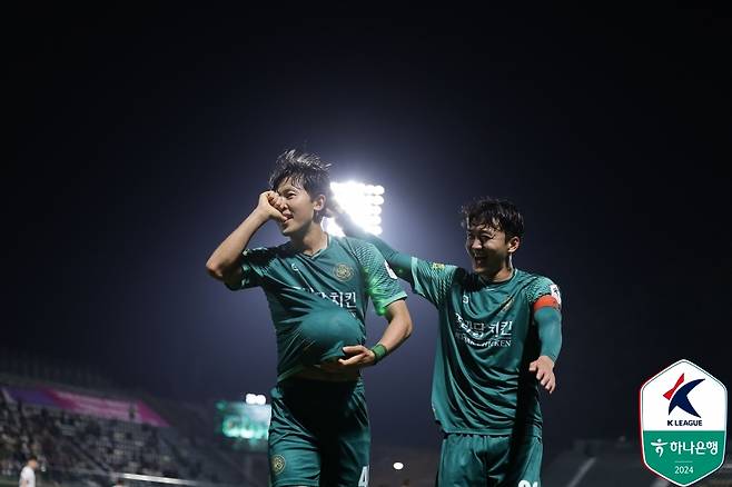 K리그2 김포FC가 22일 성남FC를 2-1로 꺾고 3연승을 질주했다. (한국프로축구연맹 제공)