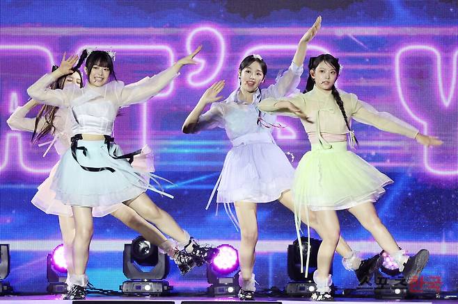 '코리아 온 스테이지' 무대에 오른 그룹 뉴진스. ⓒ이혜영 기자 lhy@hankooki.com