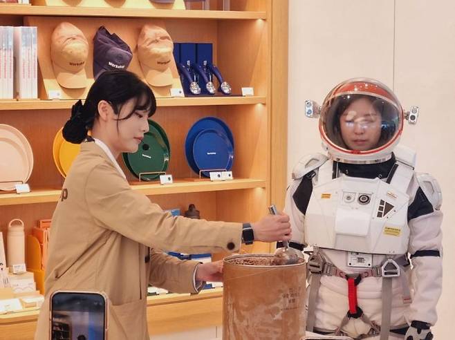 배스킨라빈스 6월 이달의맛 우주 라이크 봉봉이 최초 공개되고 있다.