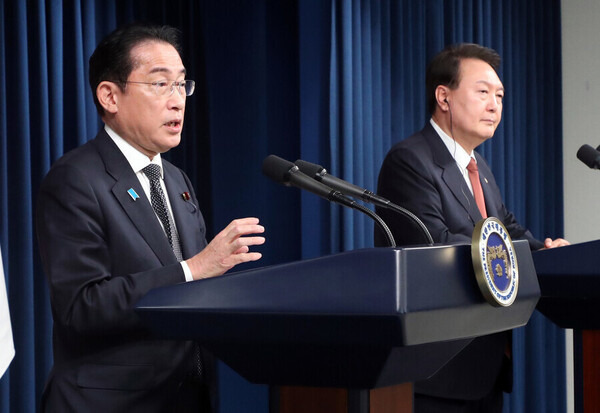 윤석열 대통령과 기시다 후미오 일본 총리가 지난해 5월 서울 용산 대통령실에서 정상회담을 마친 뒤 공동기자회견을 하고 있다. 대통령실사진기자단