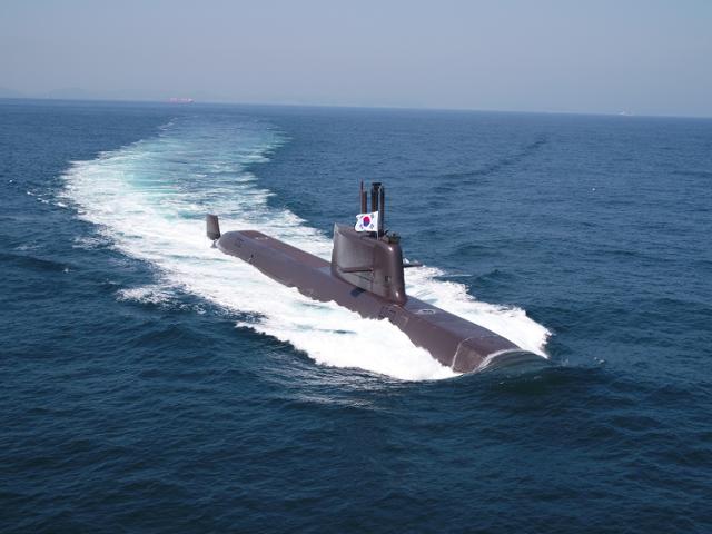 우리나라 기술로 독자 설계·건조한 세 번째 3000톤급 최신예 잠수함인 신채호함이 지난달 4일 해군에 인도됐다. 뉴스1