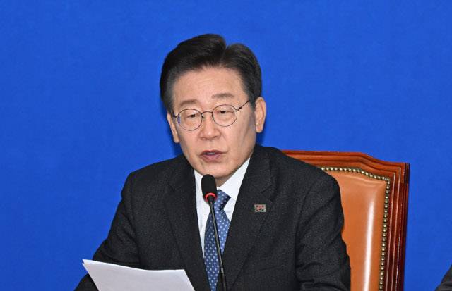 이재명 더불어민주당 당대표가 지난 20일 서울 여의도 국회에서 최고위원회의에 참석해 발언하고 있다. 윤웅 기자