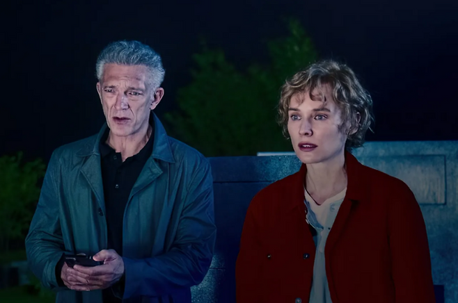 영화 ‘슈라우드’는 사랑하는 사람을 죽음 이후에도 보는 기술을 개발한 카쉬의 이야기입니다. 그는 4년 전 아내를 잃었음에도 그 슬픔을 극복하지 못했습니다. 뱅상 카셀이 카쉬 역을 맡았습니다. [칸영화제 웹사이트]