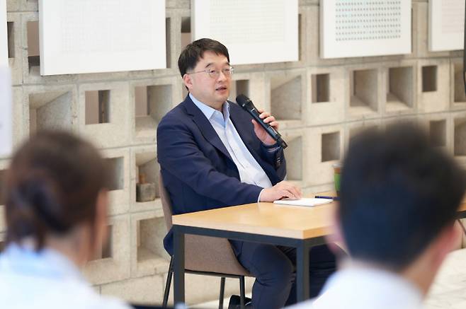이우현 OCI홀딩스 회장(사진)이 해외를 중심으로 제약·바이오 및 태양광 사업을 추진한다. /사진=OCI홀딩스 제공