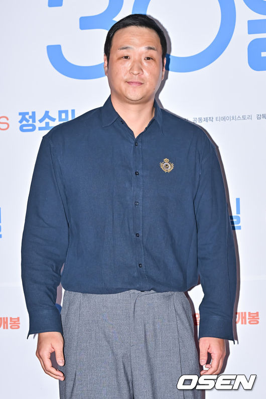 [OSEN=박준형 기자] 25일 오후 서울 삼성동 코엑스 메가박스에서 영화 '30'(감독 남대중) VIP 시사회가 진행됐다. '30일'은 드디어 D-30, 서로의 찌질함과 똘기를 견디다 못해 마침내 완벽하게 남남이 되기 직전 동반기억상실증에 걸려버린 정열(강하늘 분)과 나라(정소민 분)의 코미디. 오는 10월 3일 개봉.배우 구성환이 포즈를 취하고 있다. 2023.09.25  / soul1014@osen.co.kr
