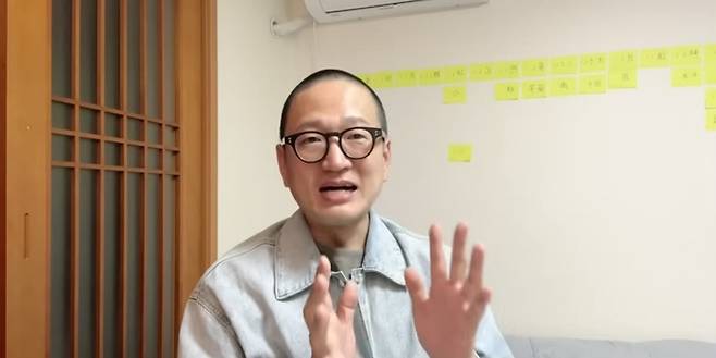 보수 성향으로 분류되는 개그맨 김영민씨가 지난 20일 자신의 유튜브 채널 ‘내시십분’에 올린 영상에서 발언하고 있다. 유튜브 채널 ‘내시십분’ 영상 캡처