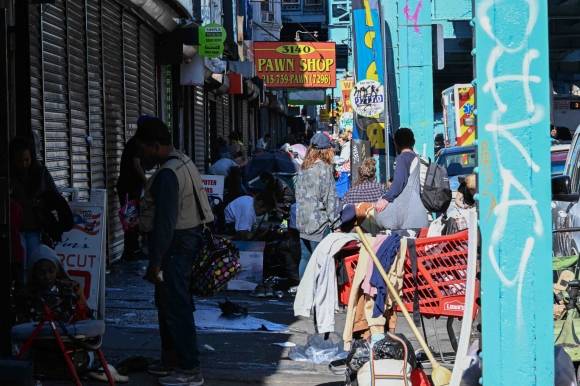 일명 ‘좀비랜드’로 알려진 필라델피아 켄싱턴 거리. 이들 중 상당수가 외부 지역 사람으로, 마약을 구매하기 위해 이곳에 방문했다가 중독으로 떠나지 못하는 경우가 많다.
