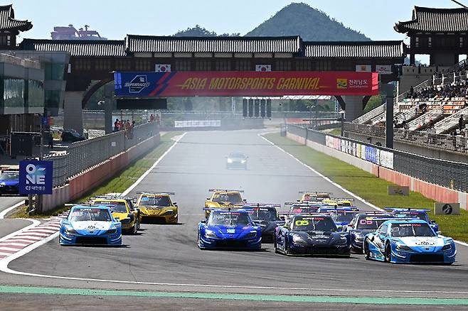 2024 오네 슈퍼레이스 챔피언십 3라운드 결승 스타트. 김학수 기자