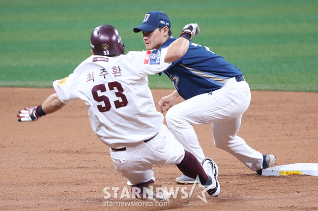 [포토] 최주환 '힘껏 몸을 날렸으나'