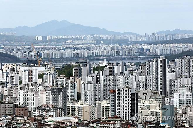 지난 21일 서울 중구 남산에서 바라본 서울 모습. 사진=연합뉴스